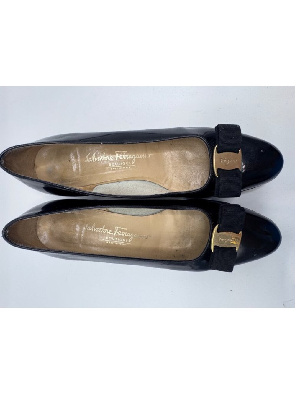 Salvatore Ferragamo Black Patent Leather Varina Bow Flats Size 10 DAMAGED HEELS - Picture 9 of 9